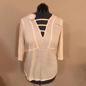 Creamy tri-strap 3/4 length top.